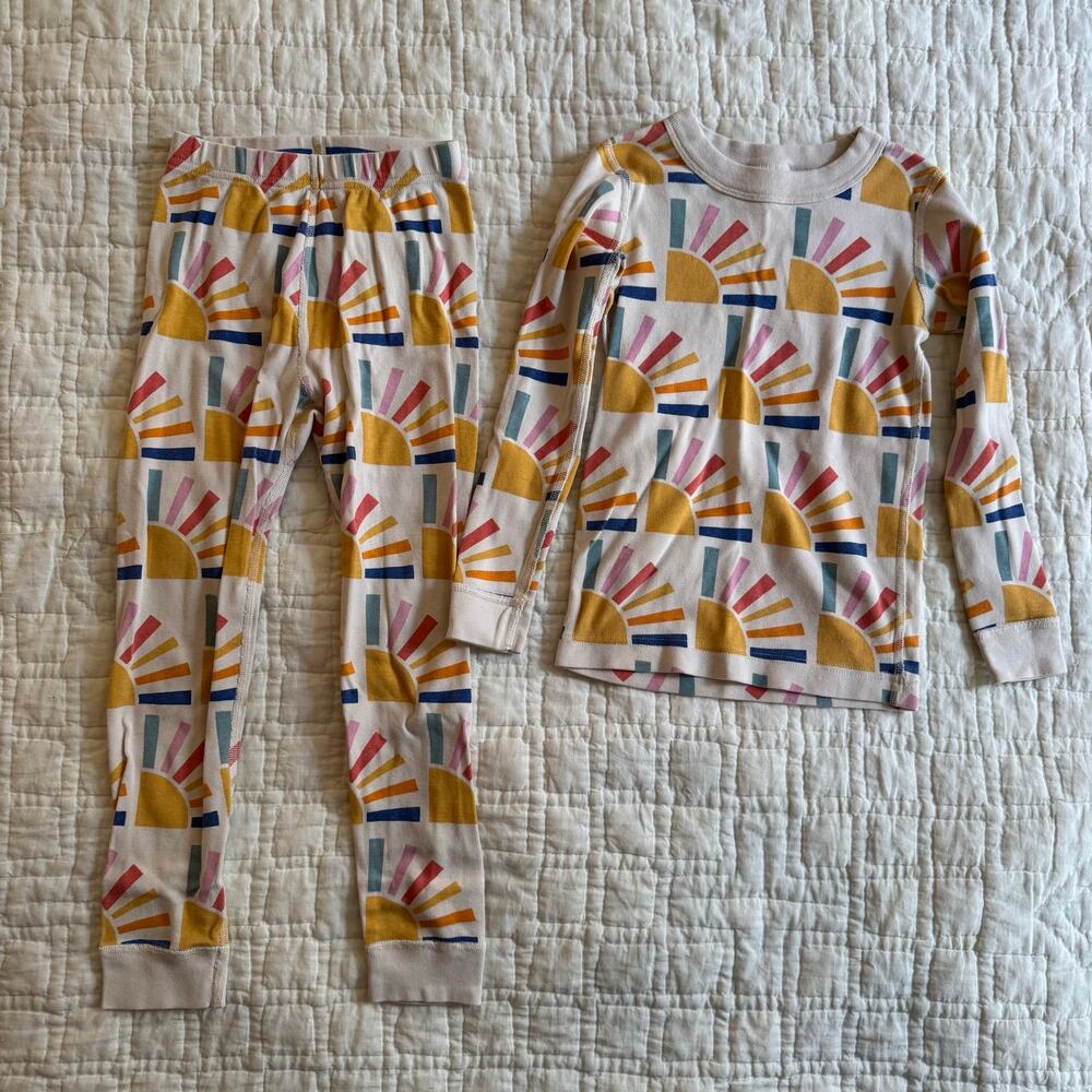 Hanna Andersson Organic Cotton Rainbow Sunburst Print Pajama Set — Size 5